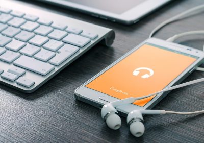 Android 设备上 Yandex Browser 应用界面，展示 yandexfast 搜索功能与广告拦截设置